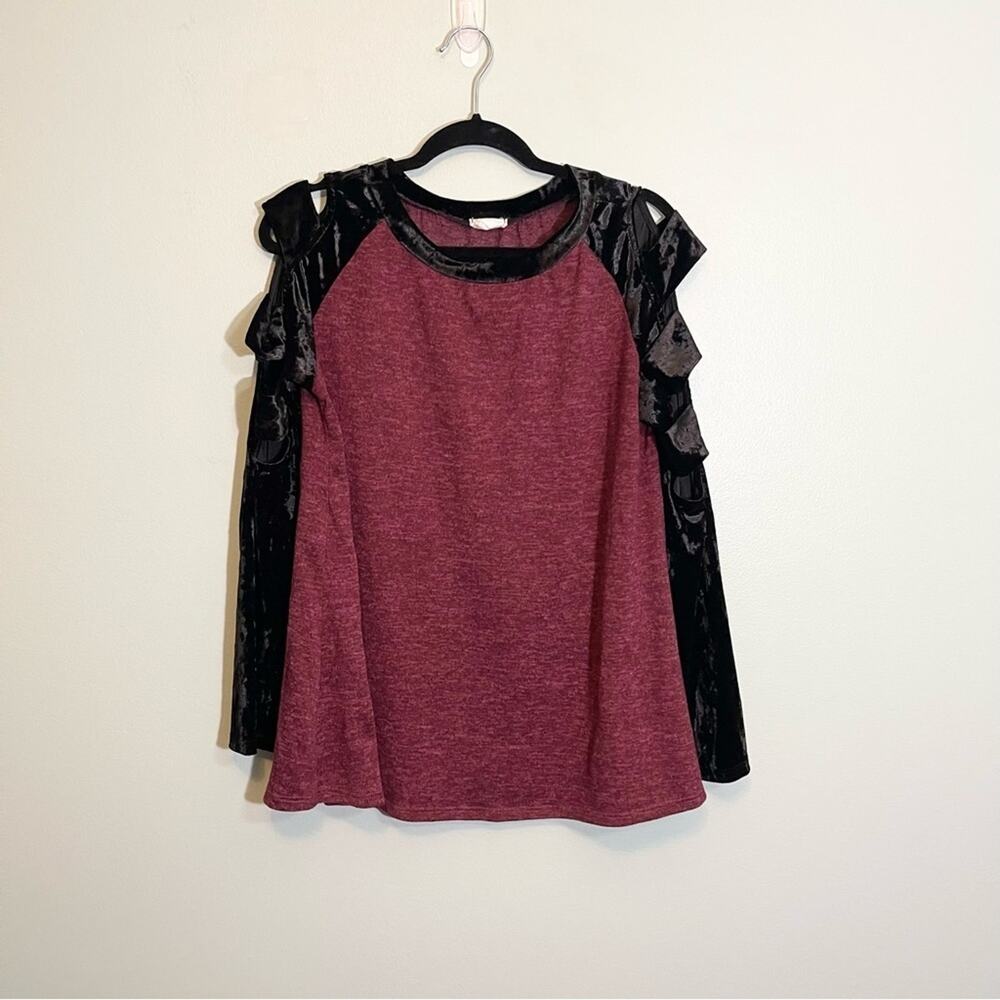 1.4.3. Story by Line Up Women's Burgundy Color‎ Block Cut Out Sleeve Top Medium